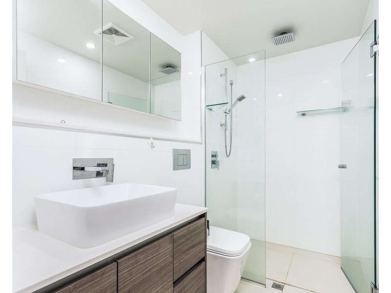 7/2 Laurence Street, St Lucia QLD 4067