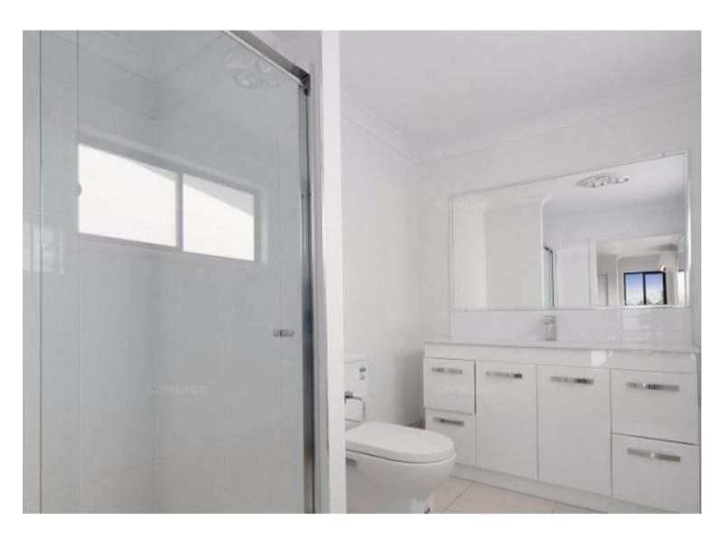 2/11 Green Street, Booval QLD 4304