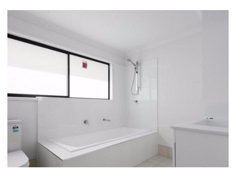 2/11 Green Street, Booval QLD 4304