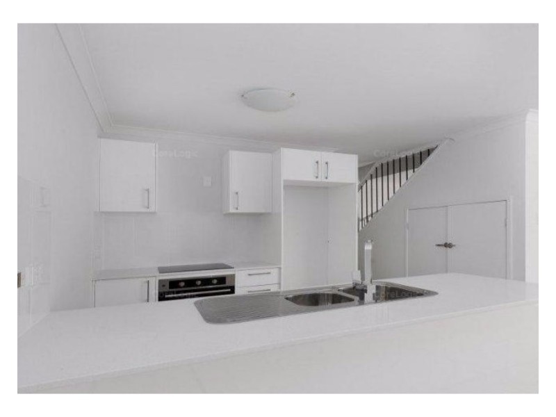 2/11 Green Street, Booval QLD 4304