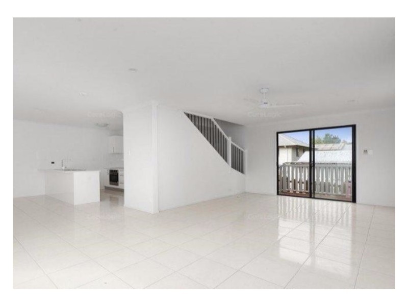 2/11 Green Street, Booval QLD 4304