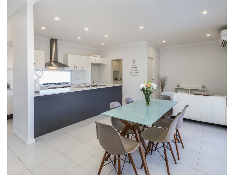 570  Oxley Avenue, Scarborough QLD 4020