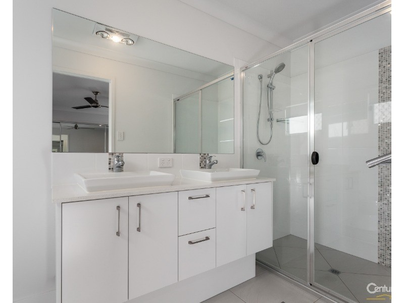 570  Oxley Avenue, Scarborough QLD 4020