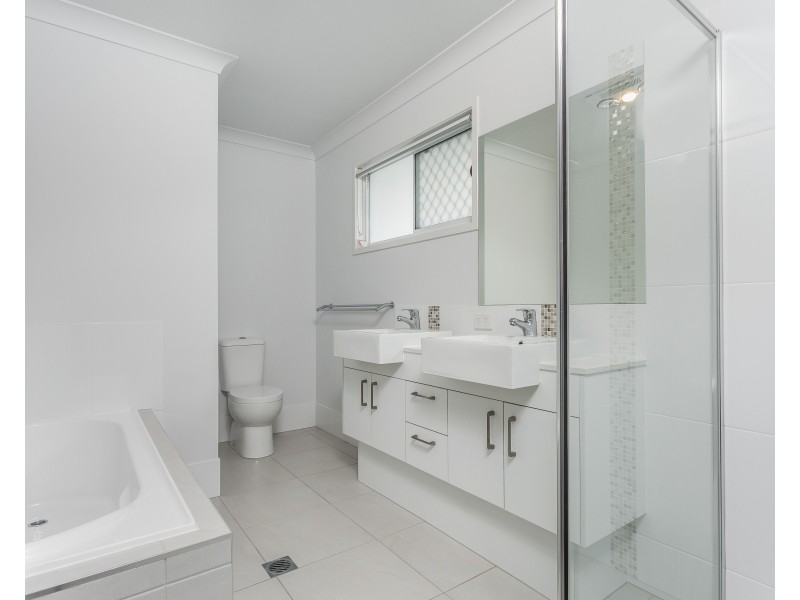 570  Oxley Avenue, Scarborough QLD 4020