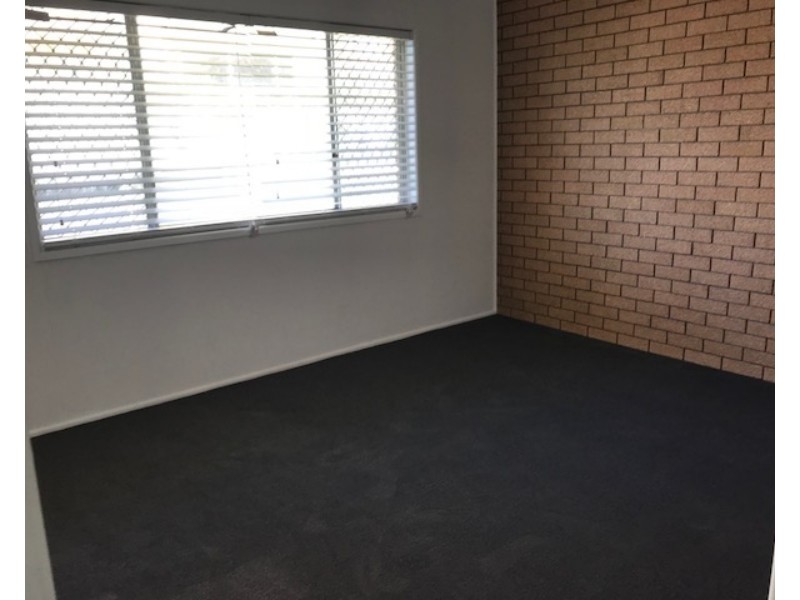 4/2 Sorrento, Margate QLD 4019