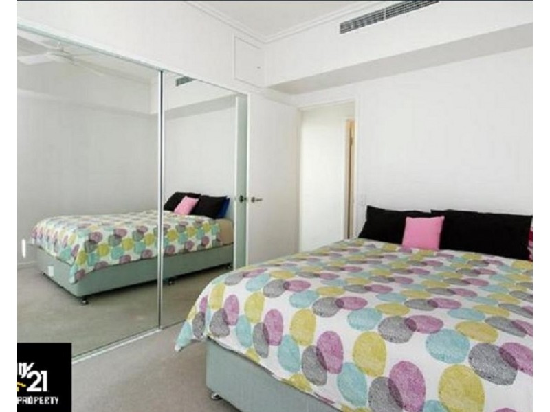 20403/8 Hercules Street, Hamilton QLD 4007