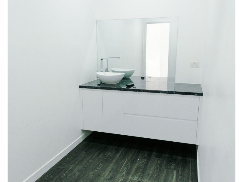 160 Racecourse Road, Hamilton QLD 4007