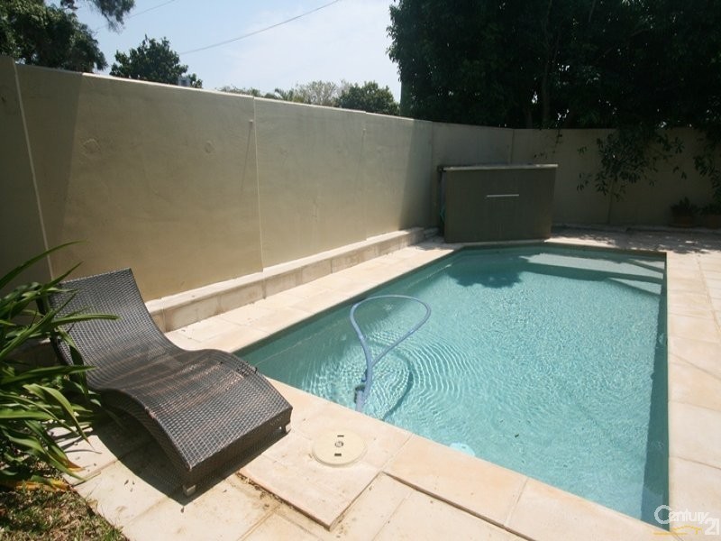 43 James Street, Scarborough QLD 4020