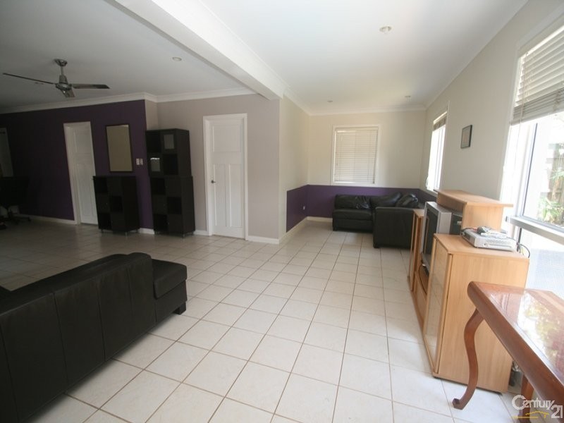 43 James Street, Scarborough QLD 4020