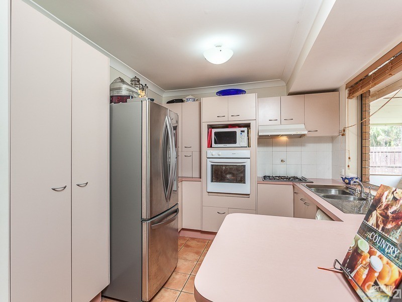 9 Hampshire Court, Kippa-ring QLD 4021