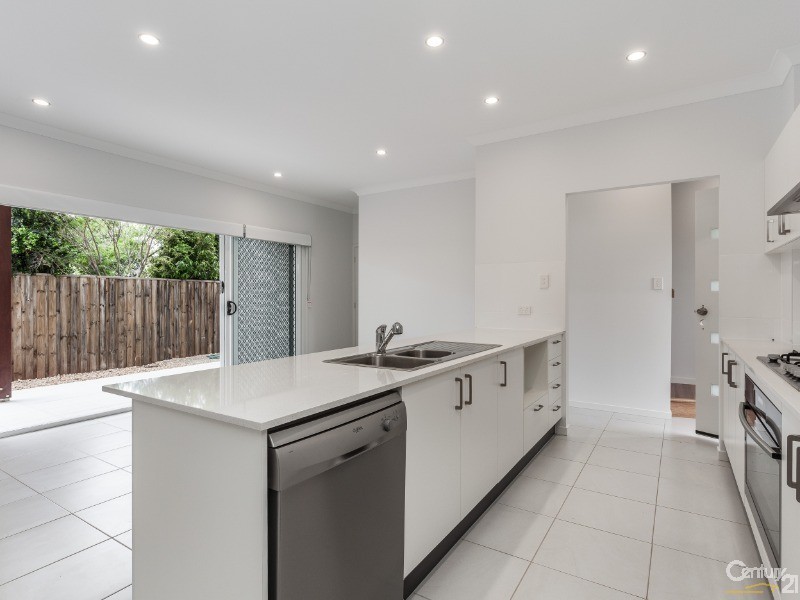 2/45 Queen Street, Scarborough QLD 4020