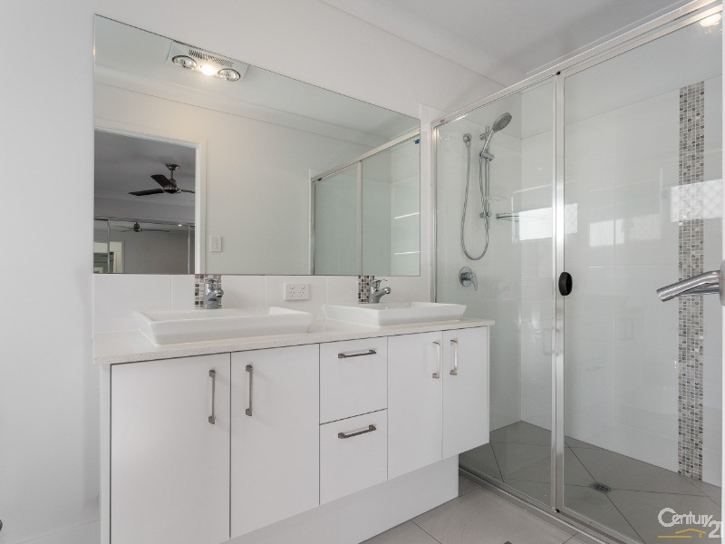 2/45 Queen Street, Scarborough QLD 4020