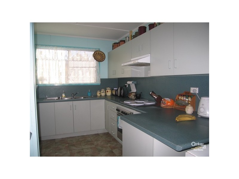 40 Bottletree Ave, Blackwater QLD 4717