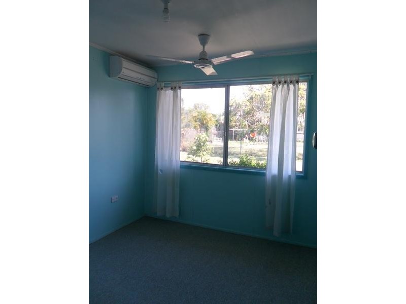 40 Bottletree Ave, Blackwater QLD 4717