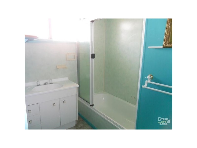 40 Bottletree Ave, Blackwater QLD 4717