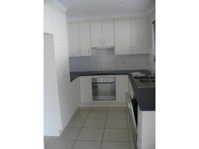 2/24 Desgrand street, Emerald QLD 4720