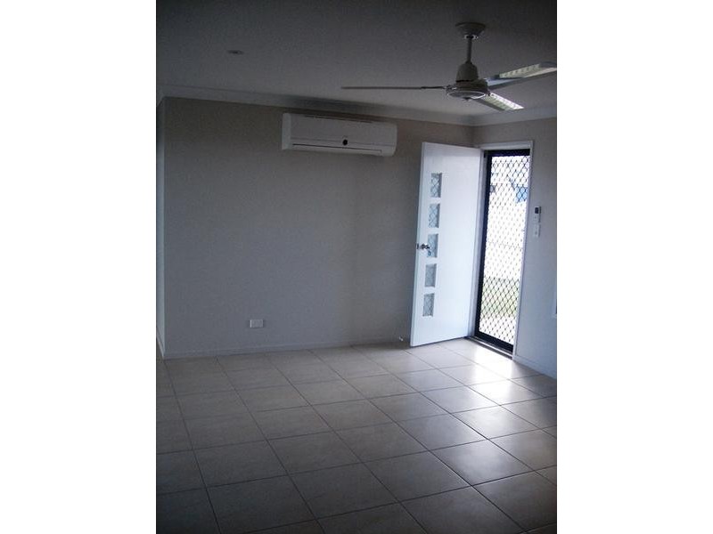 2/24 Desgrand street, Emerald QLD 4720