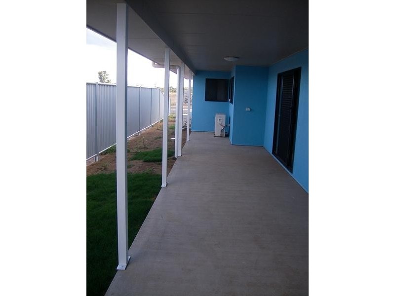 2/24 Desgrand street, Emerald QLD 4720