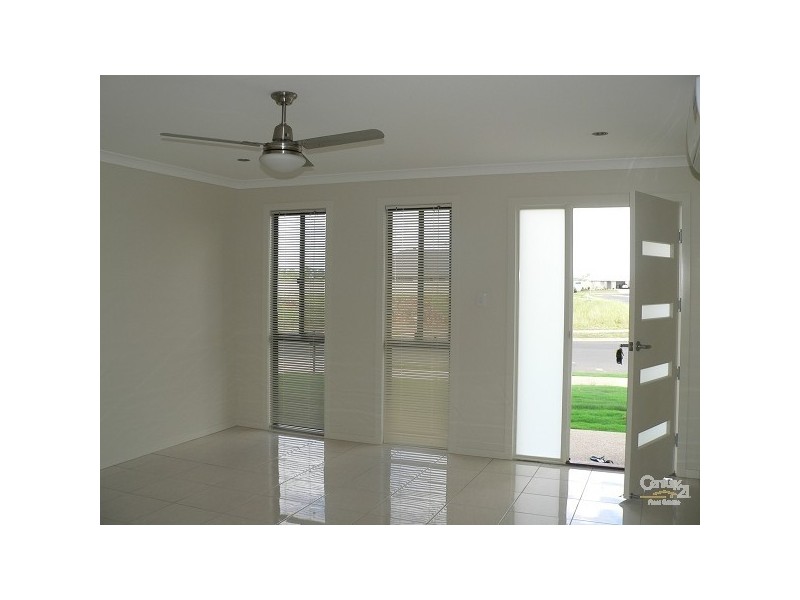 1/11 Lakeside Drive, Emerald QLD 4720