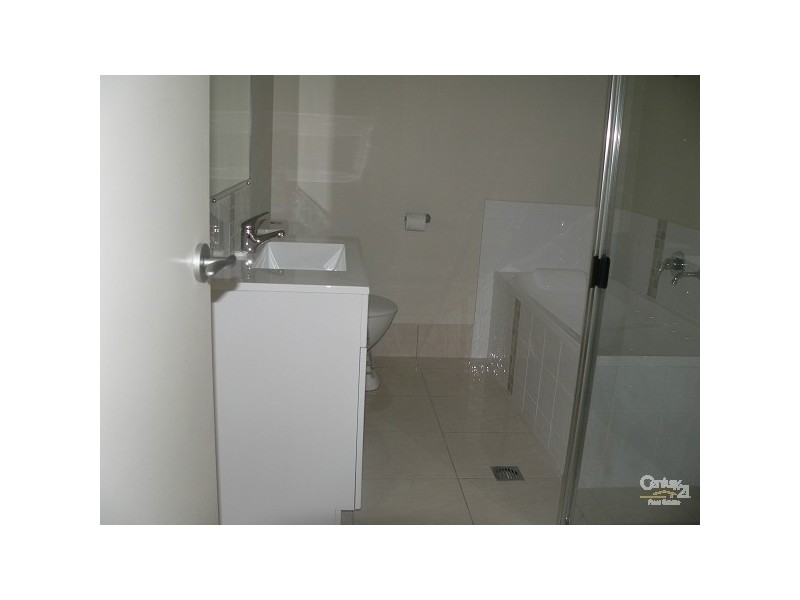 1/11 Lakeside Drive, Emerald QLD 4720