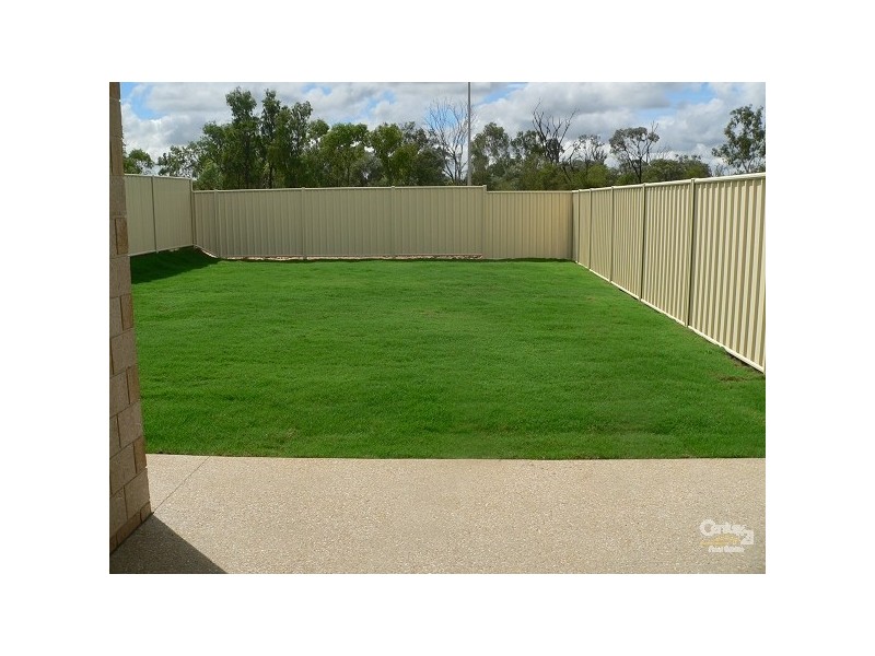 1/11 Lakeside Drive, Emerald QLD 4720