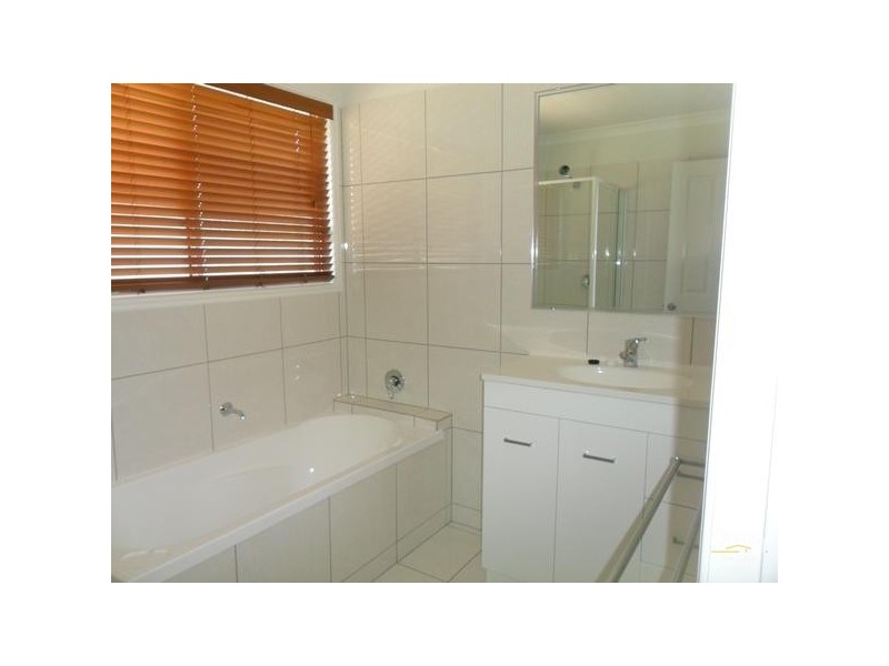 2/26 Blackbutt Street, Blackwater QLD 4717