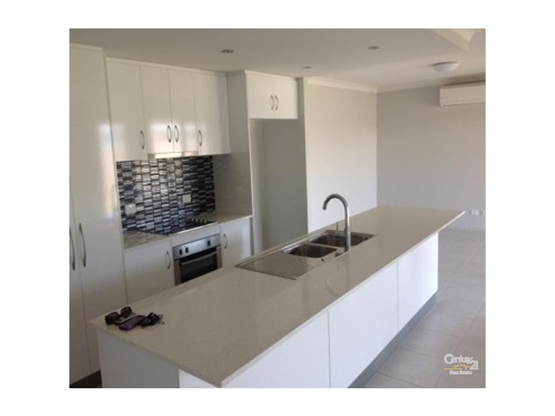 3 Lauren Drive, Emerald QLD 4720