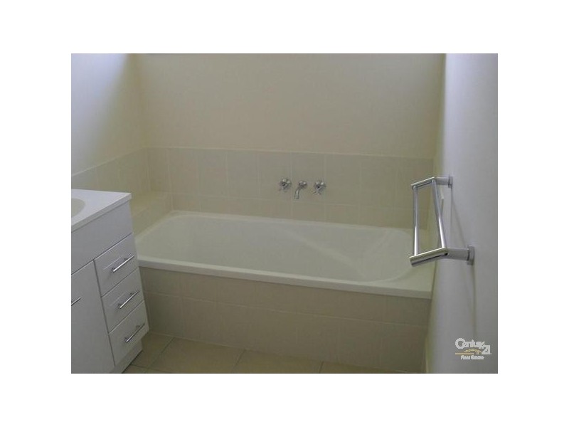 10 Bean Street, Blackwater QLD 4717