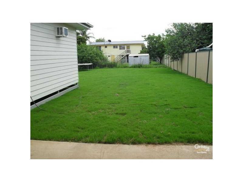 10 Bean Street, Blackwater QLD 4717