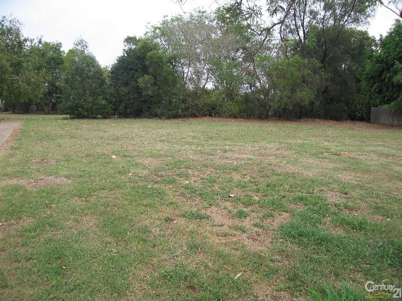 10 Skelton Place, Emerald QLD 4720