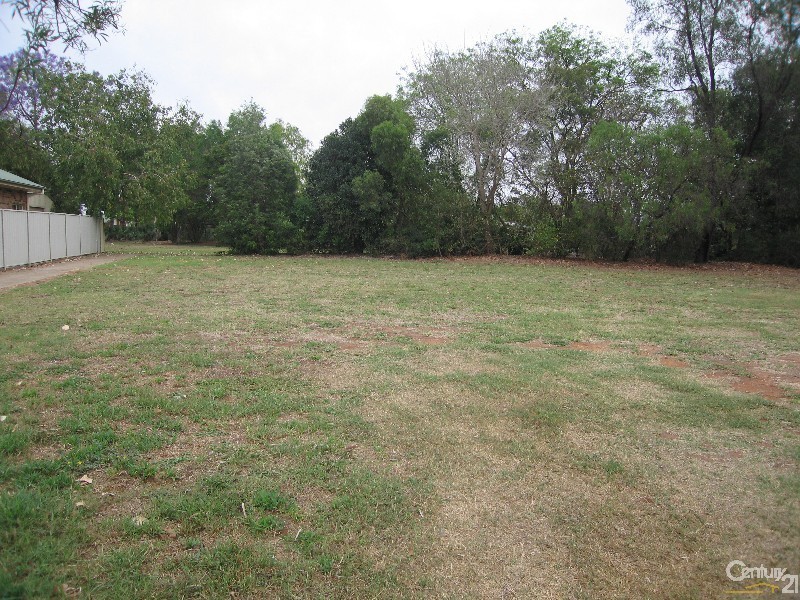 5 Skelton Place, Emerald QLD 4720