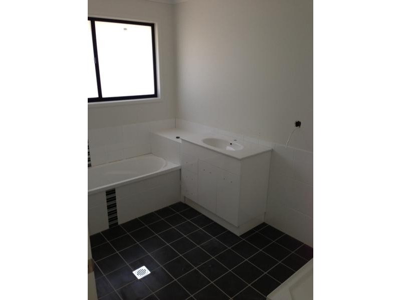2/15 Singleton Street, Emerald QLD 4720