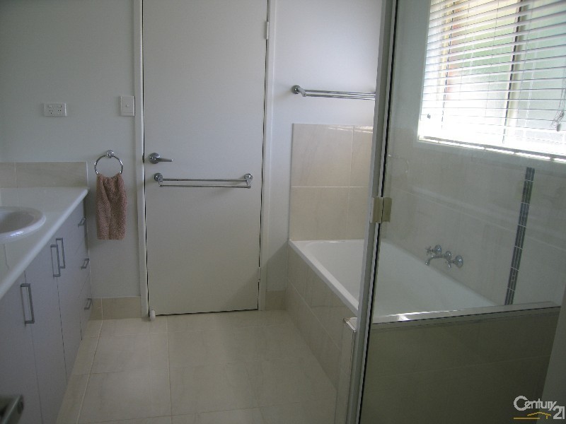 15 Egan Street, Emerald QLD 4720