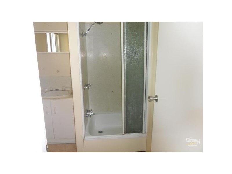 1 & 2 /17 Cedar Street, Blackwater QLD 4717