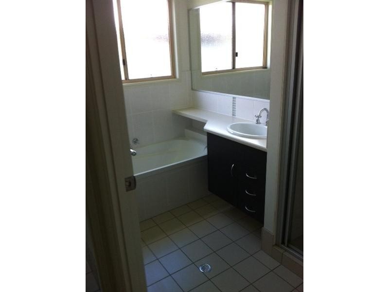 4b Burn Street, Capella QLD 4723