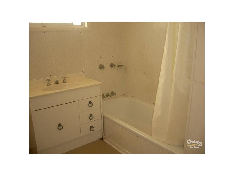 1 Mangrove Street, Blackwater QLD 4717