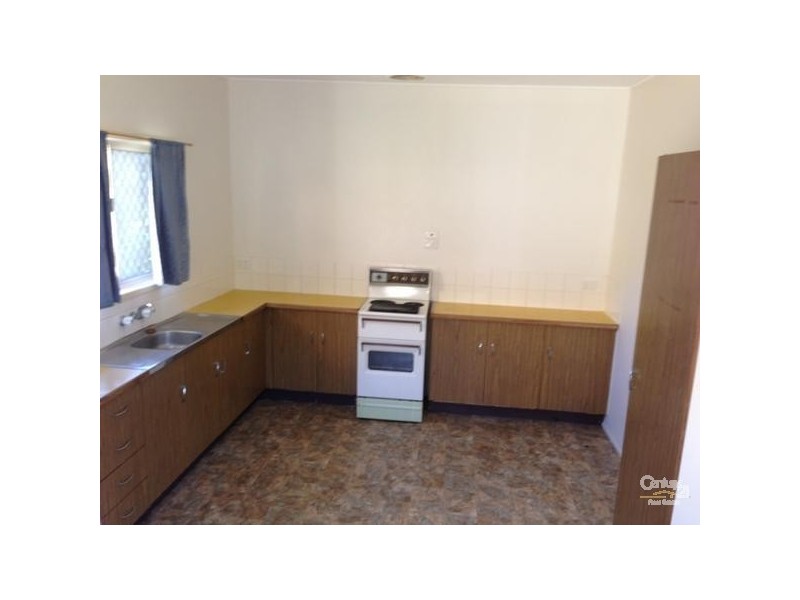 6 Mellish Crescent, Emerald QLD 4720