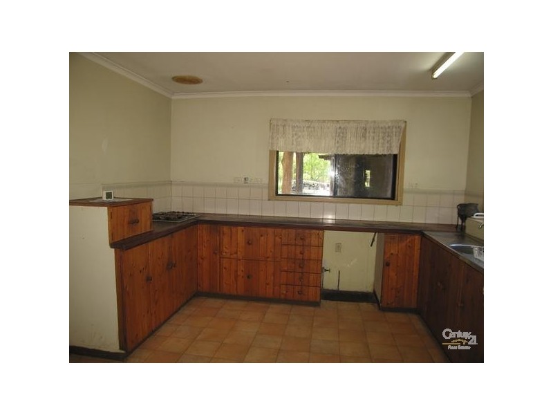 7 Glenlena Ave, Rubyvale QLD 4702