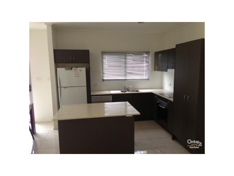 6 Batts Place, Emerald QLD 4720