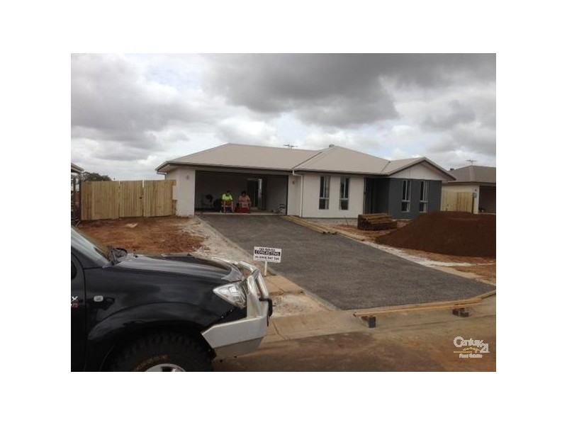5 Belmont Place, Emerald QLD 4720