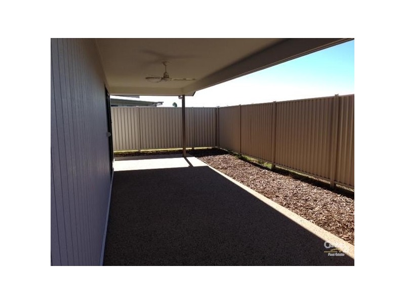 2/15 Singleton Street, Emerald QLD 4720