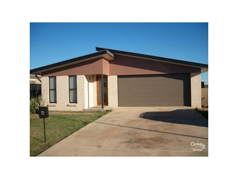 35 Mayfair Drive, Emerald QLD 4720