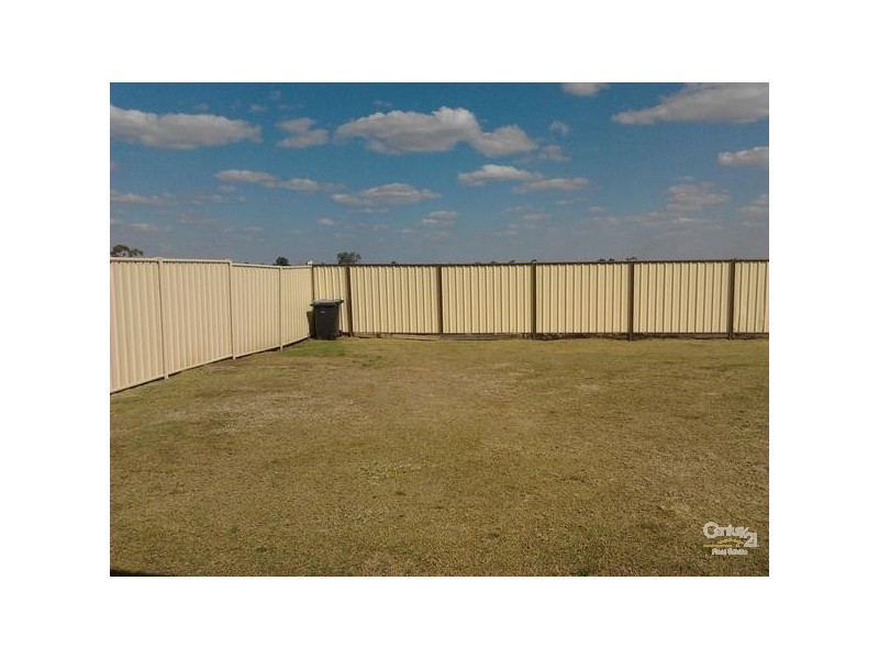 35 Mayfair Drive, Emerald QLD 4720