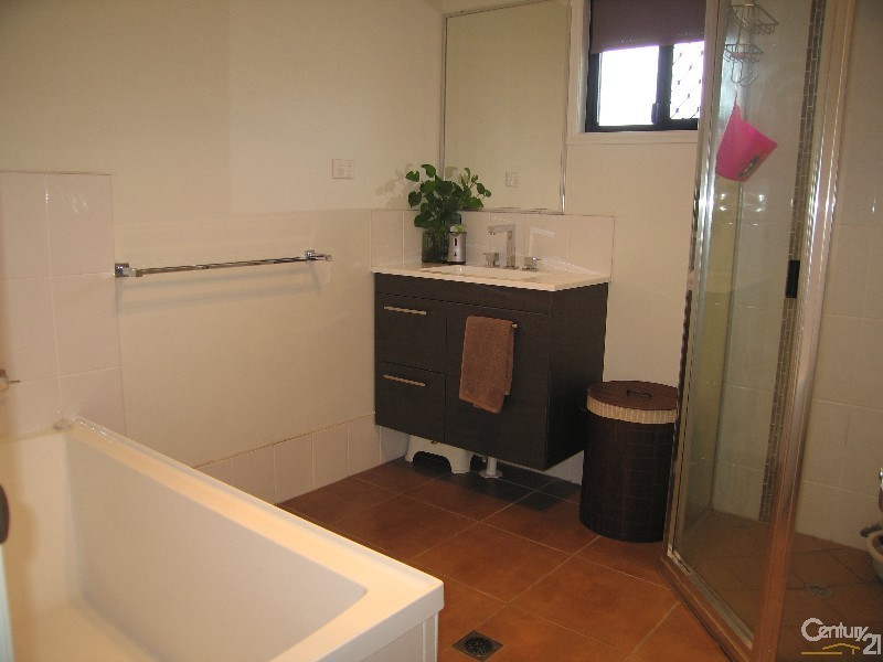 61 Jeppesen Drive, Emerald QLD 4720