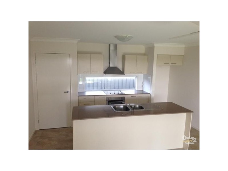 5 Belmont Place, Emerald QLD 4720