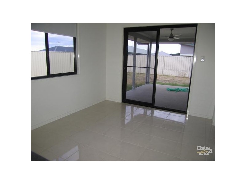 2 Easton Street, Emerald QLD 4720