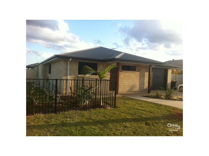 2/8 Lakeside Drive, Emerald QLD 4720