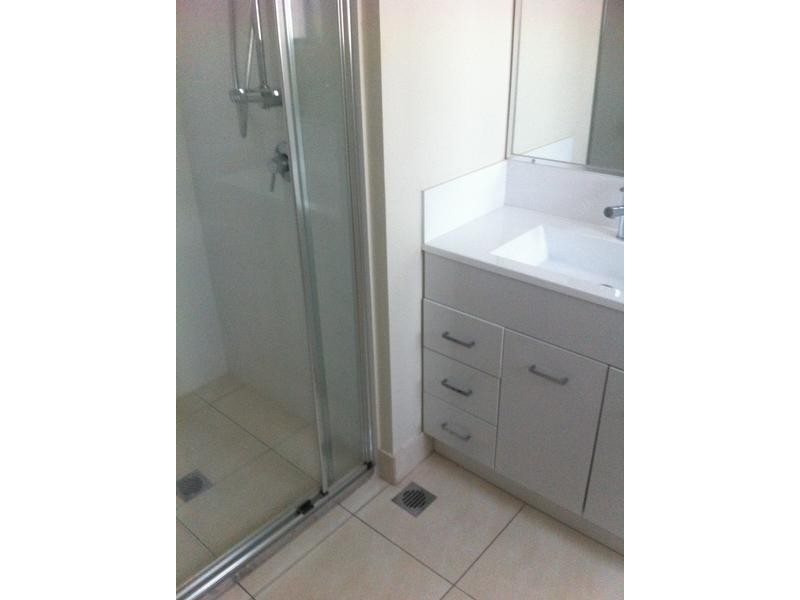 2/8 Lakeside Drive, Emerald QLD 4720