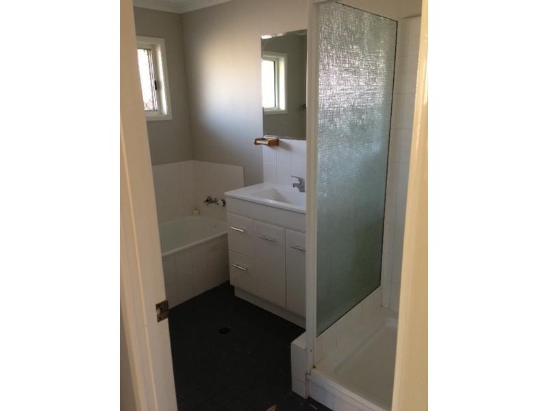 18 Colleen Ave, Emerald QLD 4720