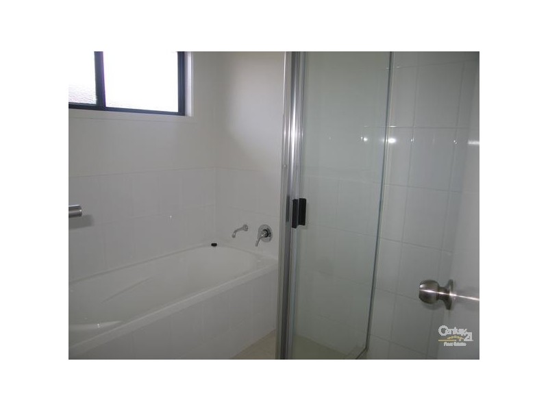 2 Easton Street, Emerald QLD 4720